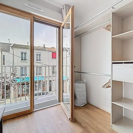 Charming With Rooftop Apartment *
