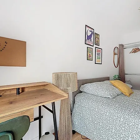 Charming With Rooftop Apartment *
